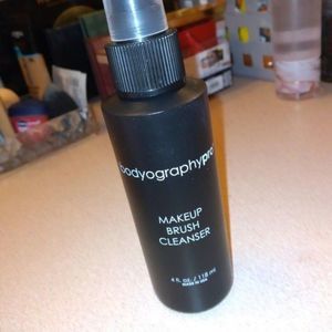 Bodyographypro Makeup brush cleaner